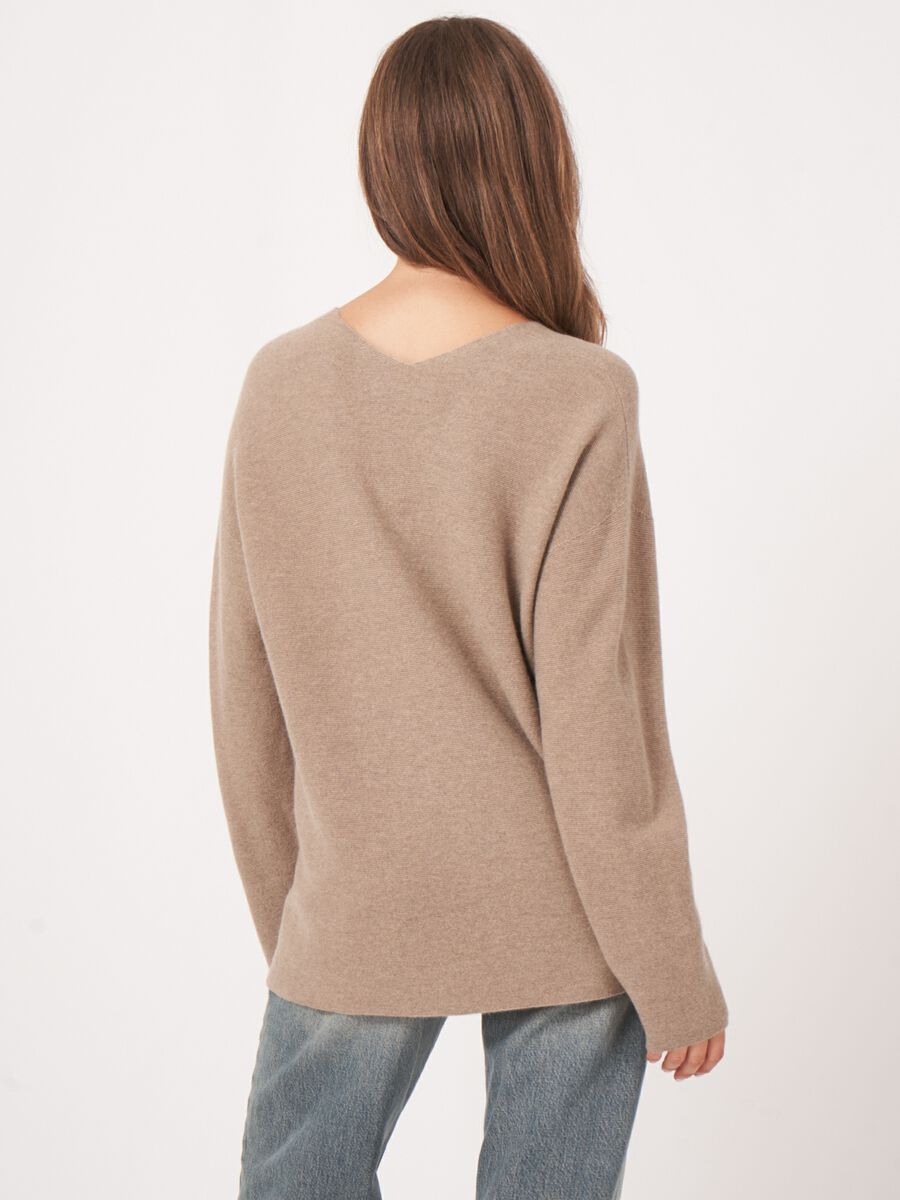 Repeat Cashmere Naadloos Gebreide Cashmere Trui Met V-hals