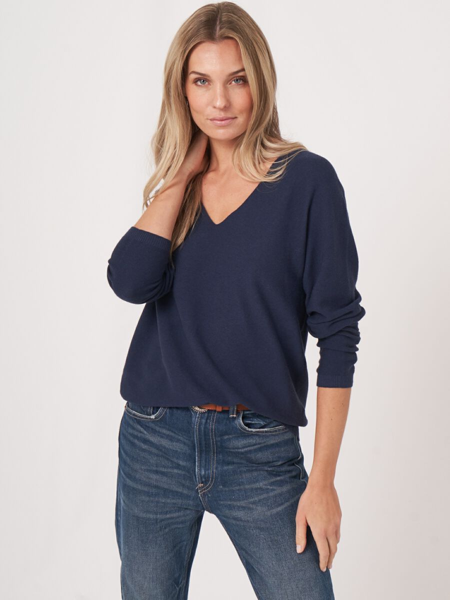 repeat cashmere Naadloos gebreide V-hals trui van cashmere en katoen