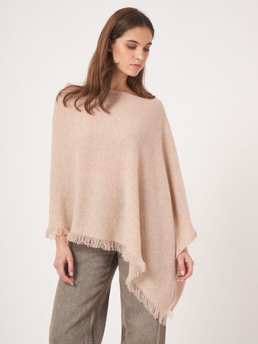 repeat cashmere Organisch cashmere poncho met franjes