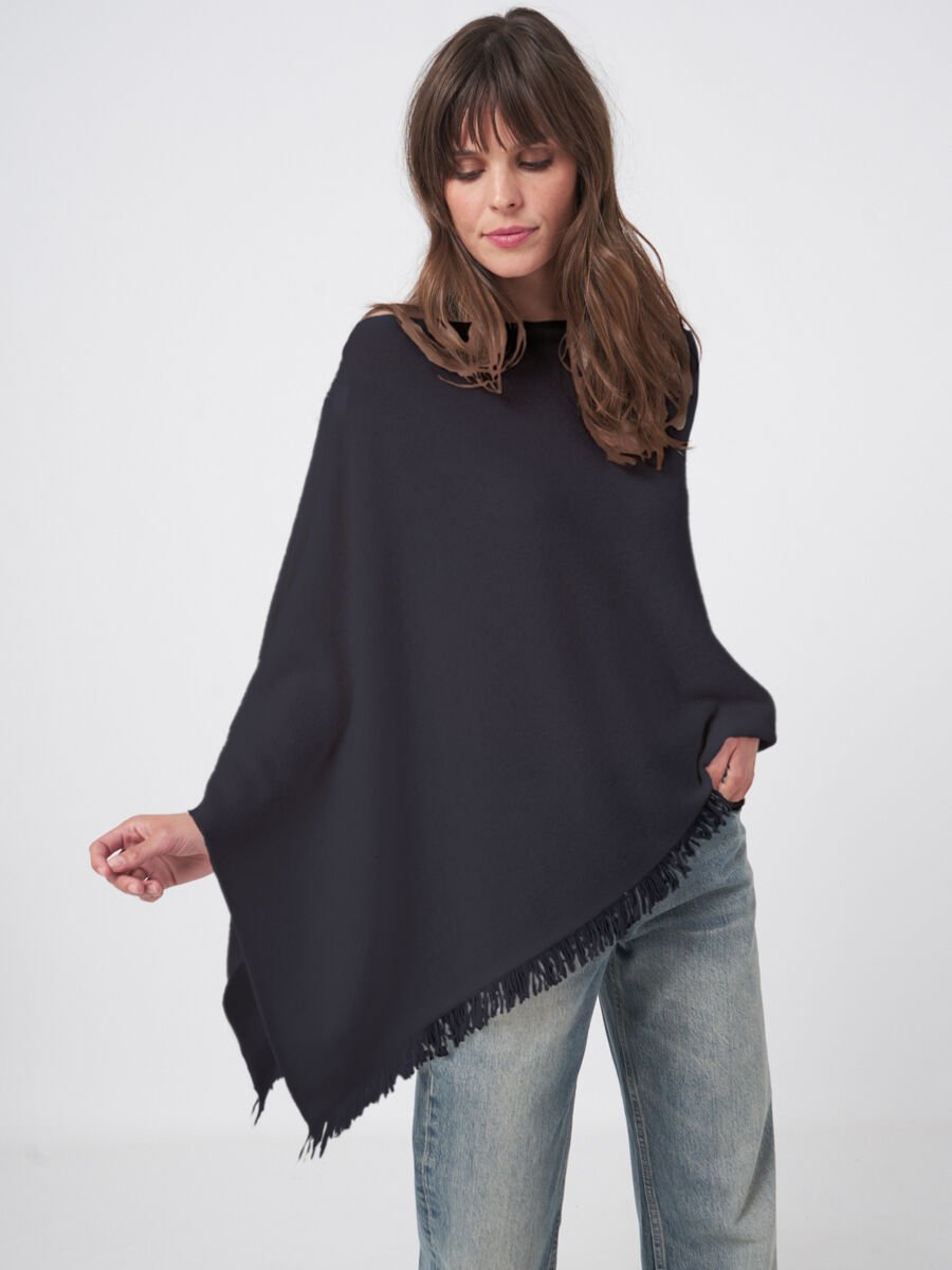 repeat cashmere Organisch cashmere poncho met franjes