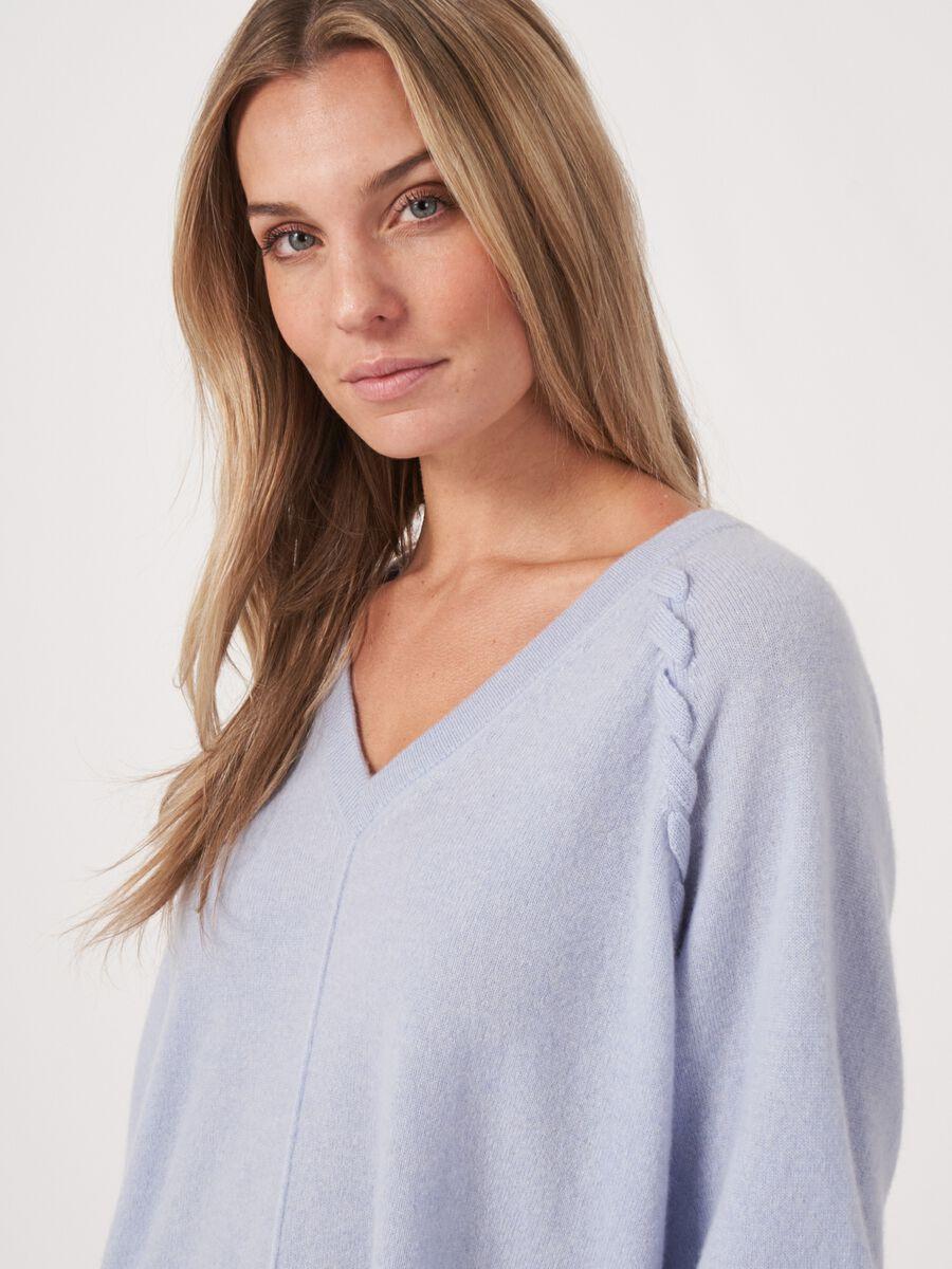 Repeat Cashmere Raglan Cashmere V-hals Trui Met Gevlochten Detail