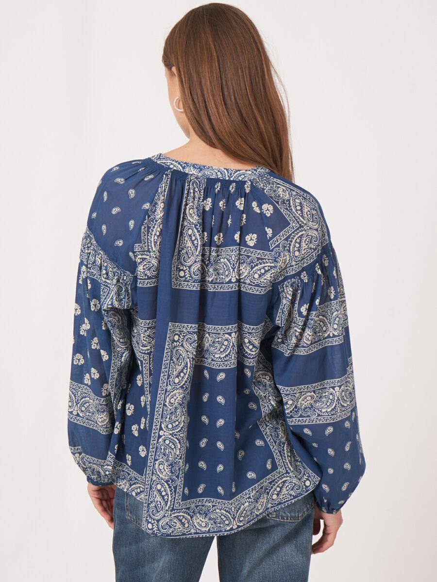 Repeat Cashmere Blouse Met Bandana Print