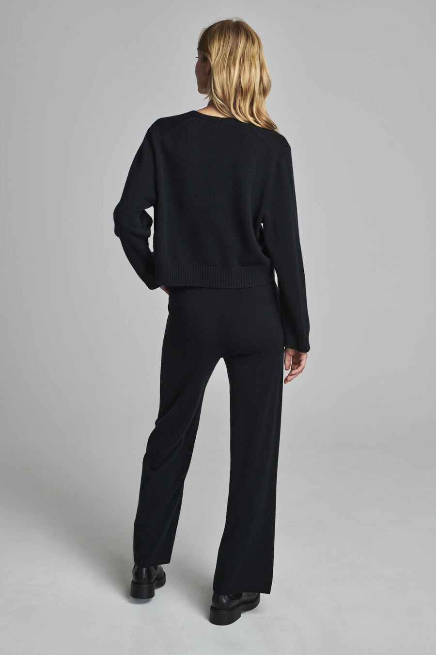 Repeat Cashmere Cashmere Trui Met Diepe V-hals