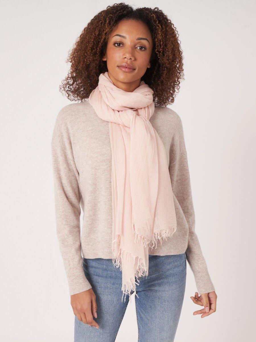 repeat cashmere Lichte sjaal in gekreukte look