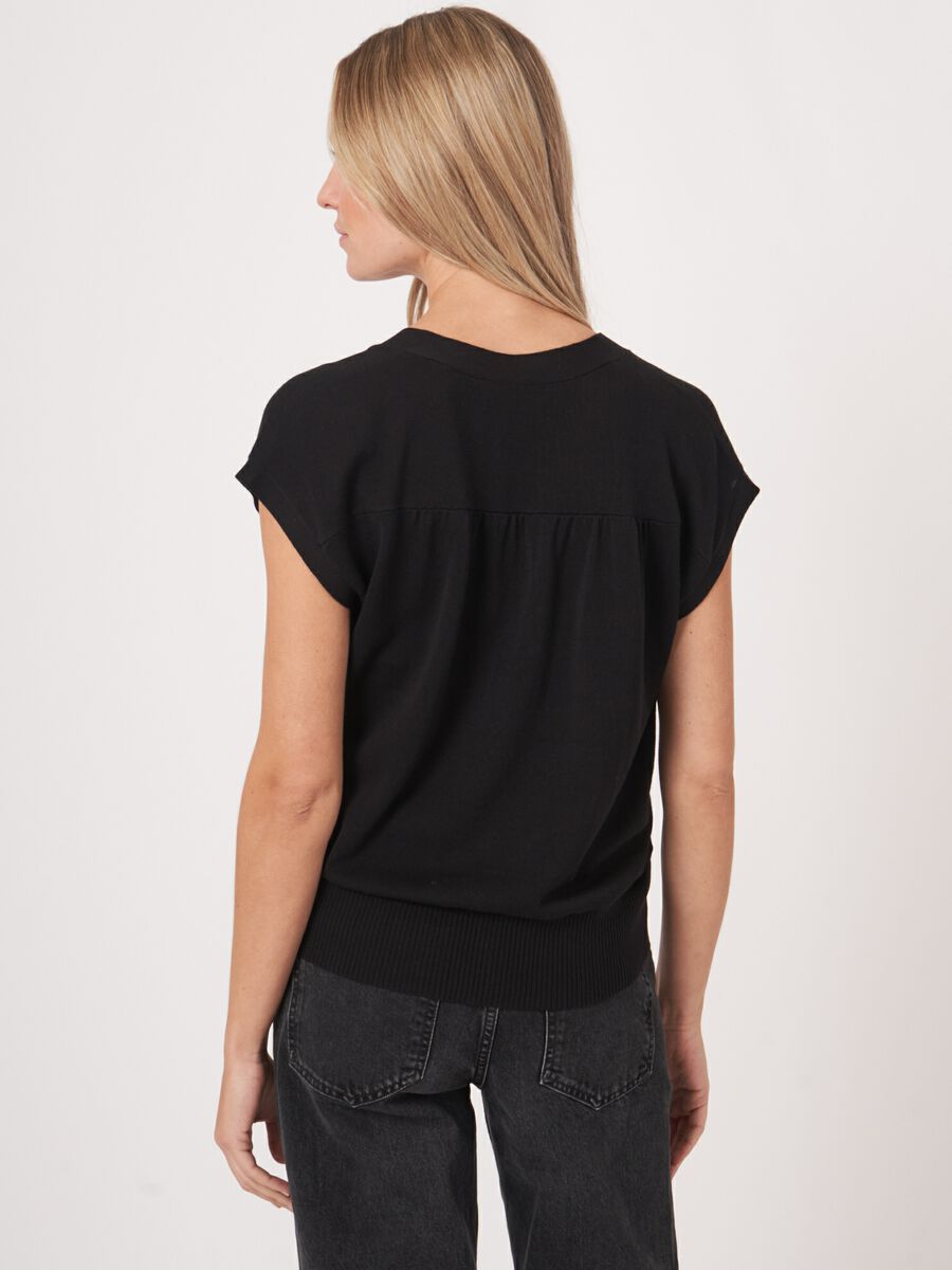 Repeat Cashmere Mouwloze Trui Met Zijden Voorkant