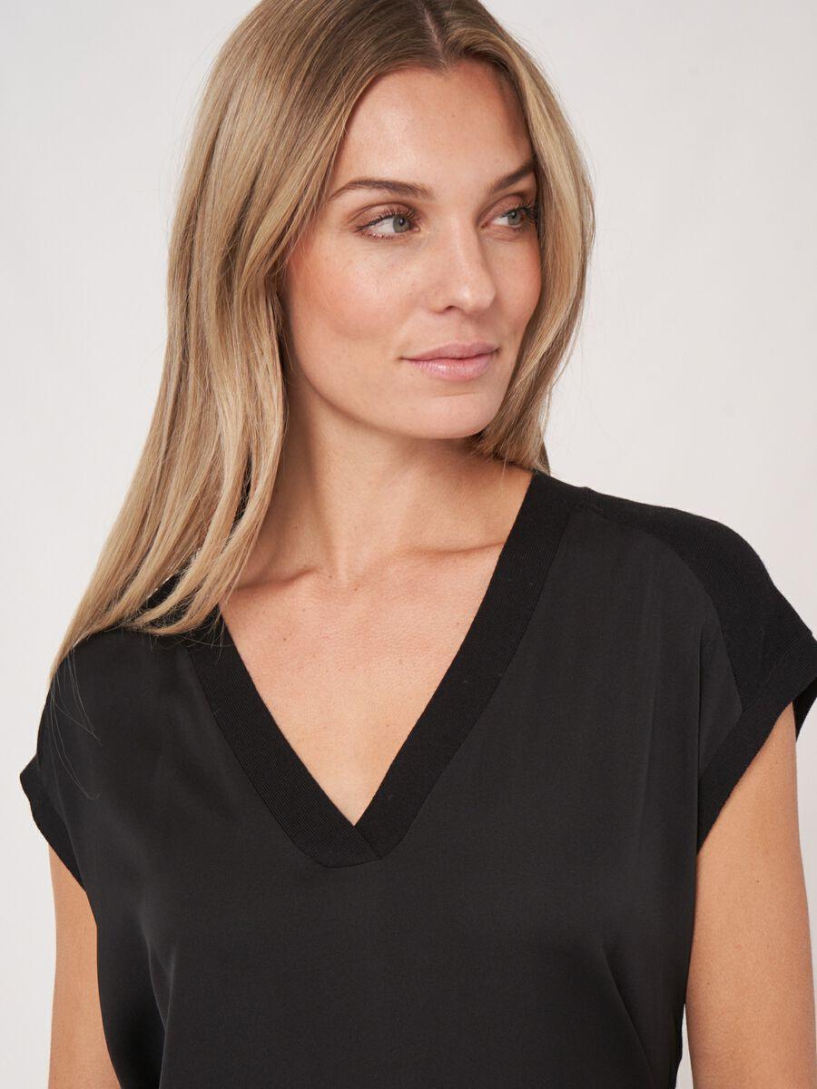 Repeat Cashmere Mouwloze Trui Met Zijden Voorkant