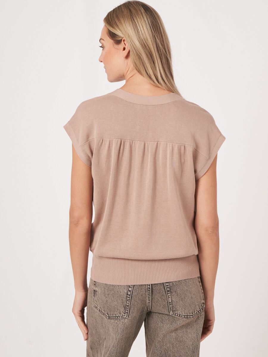 Repeat Cashmere Mouwloze Trui Met Zijden Voorkant