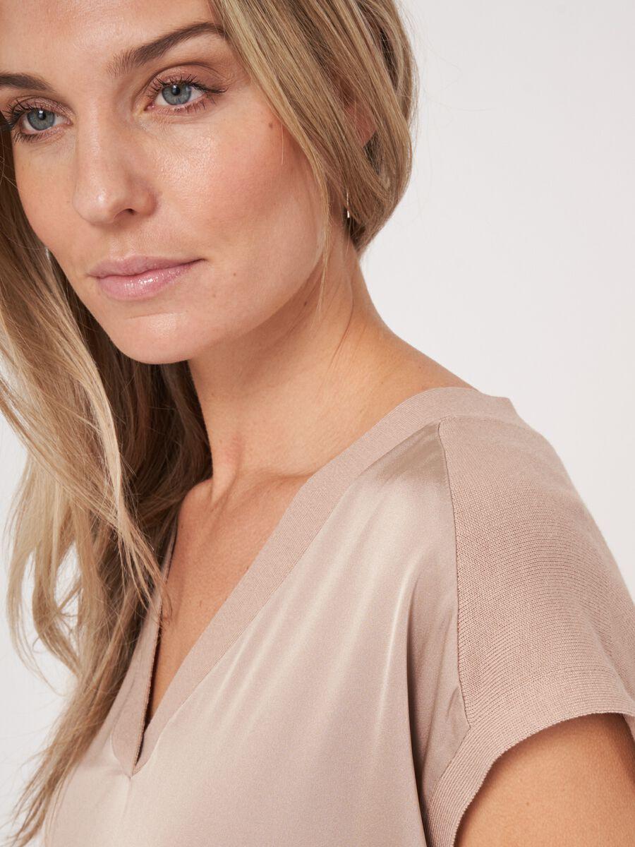 Repeat Cashmere Mouwloze Trui Met Zijden Voorkant