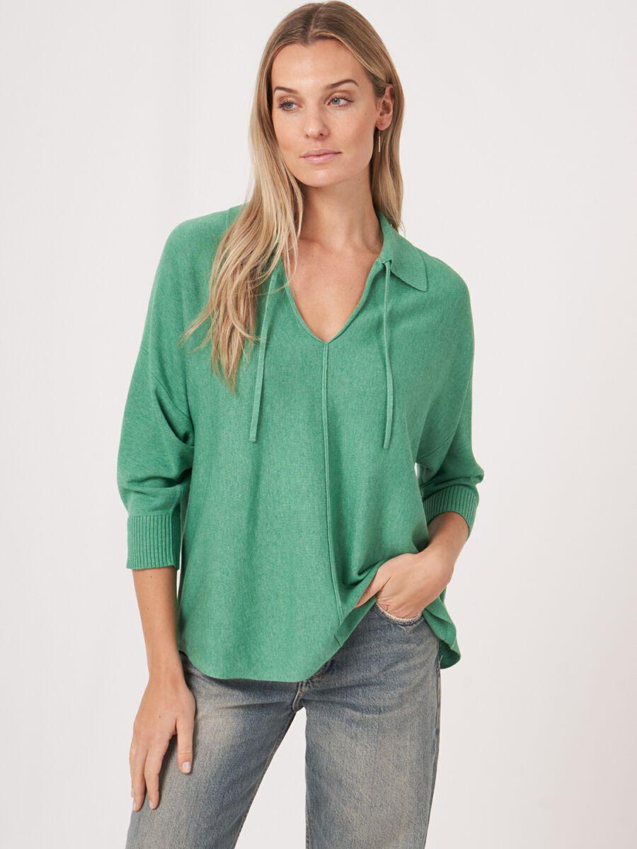 repeat cashmere Trui met polokraag en ronde zoom