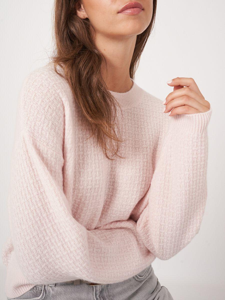 Repeat Cashmere Ronde Hals Cashmere Trui Met Structuur En Wijde Mouwen