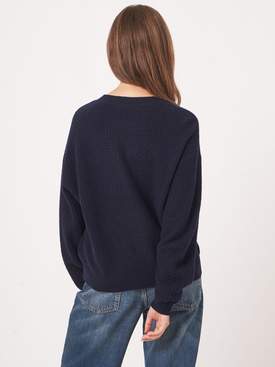 Repeat Cashmere Ronde Hals Cashmere Trui Met Structuur En Wijde Mouwen