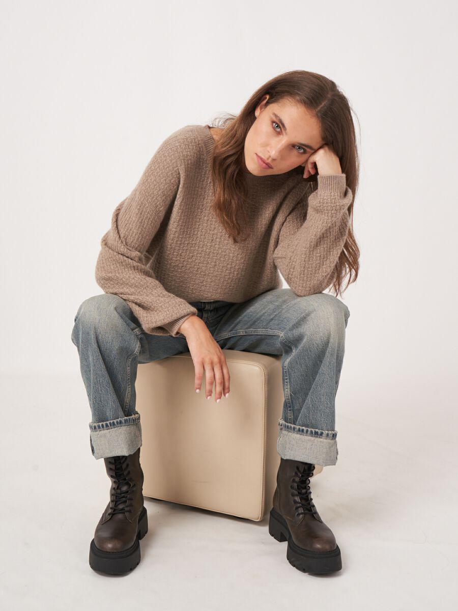 Repeat Cashmere Ronde Hals Cashmere Trui Met Structuur En Wijde Mouwen