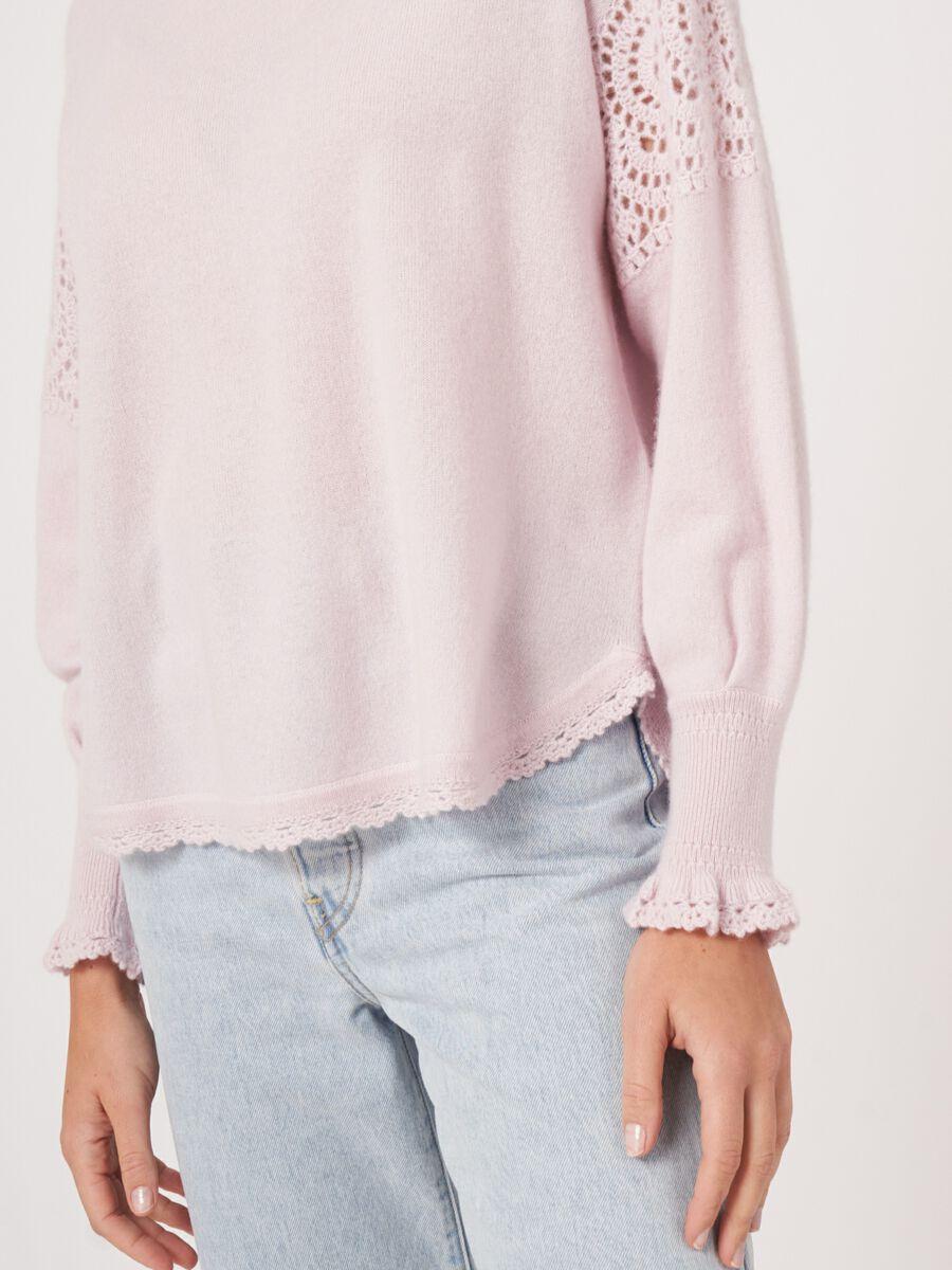 Repeat Cashmere Trui Van Biologisch Cashmere Met Handgemaakte Gehaakte Details