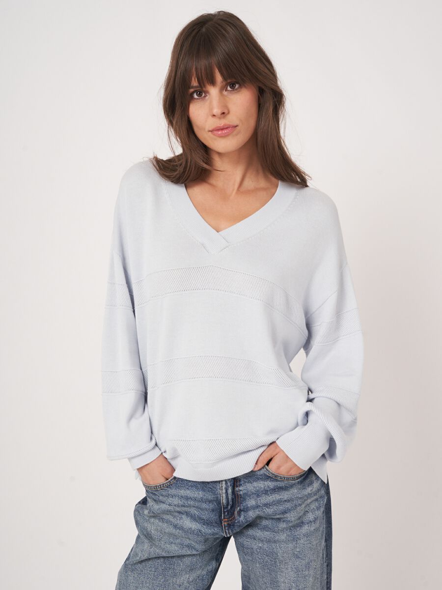 Repeat Cashmere V-hals Trui Met Getextureerde Strepen