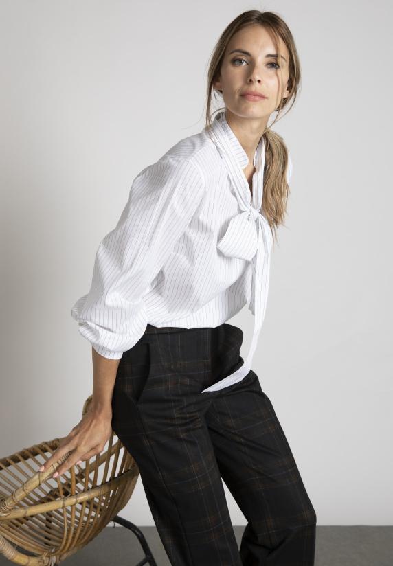 river woods Slipoverblouse met verwijderbare sjaal in wit