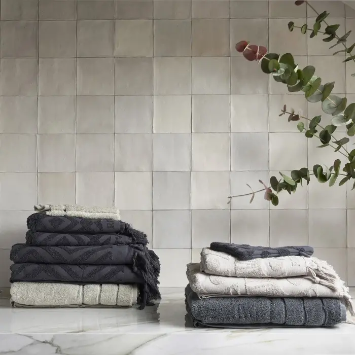 Riviera Maison Handdoek RM Hotel Antraciet 100x50