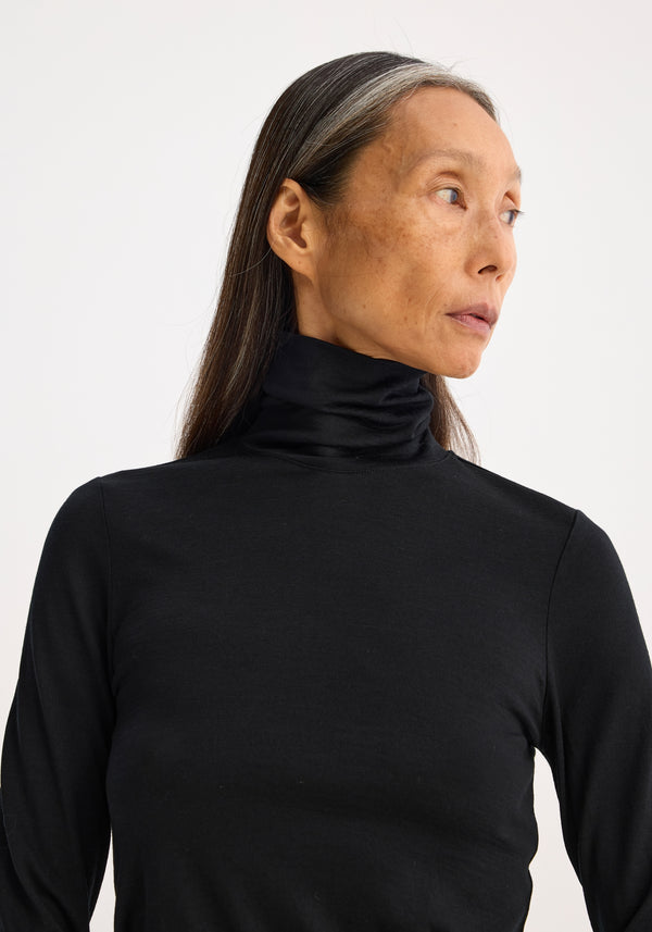 Róhe Light-weight Merino Wool Turtleneck | Black