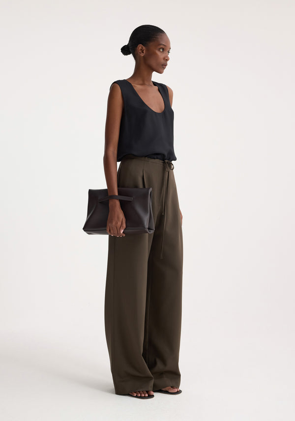 Róhe Relaxed Drawstring Trousers | Earth