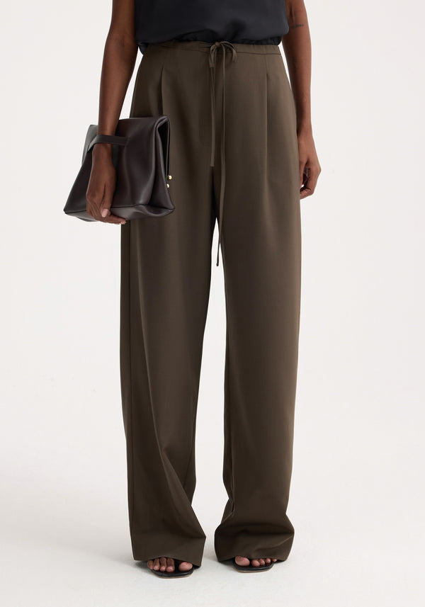 Róhe Relaxed Drawstring Trousers | Earth