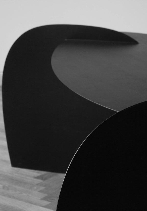 Róhe Sculpted Table | 9845