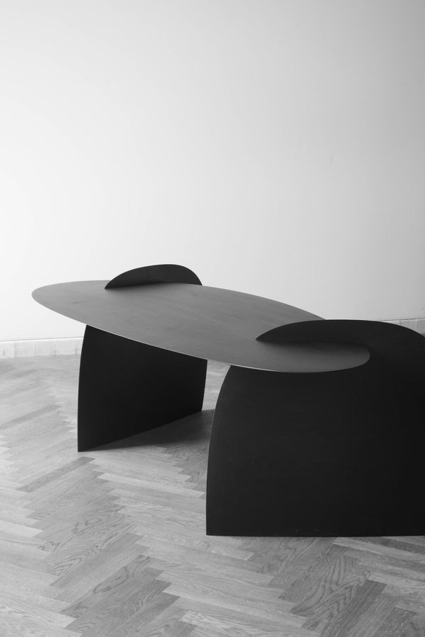 Róhe Sculpted Table | 9845