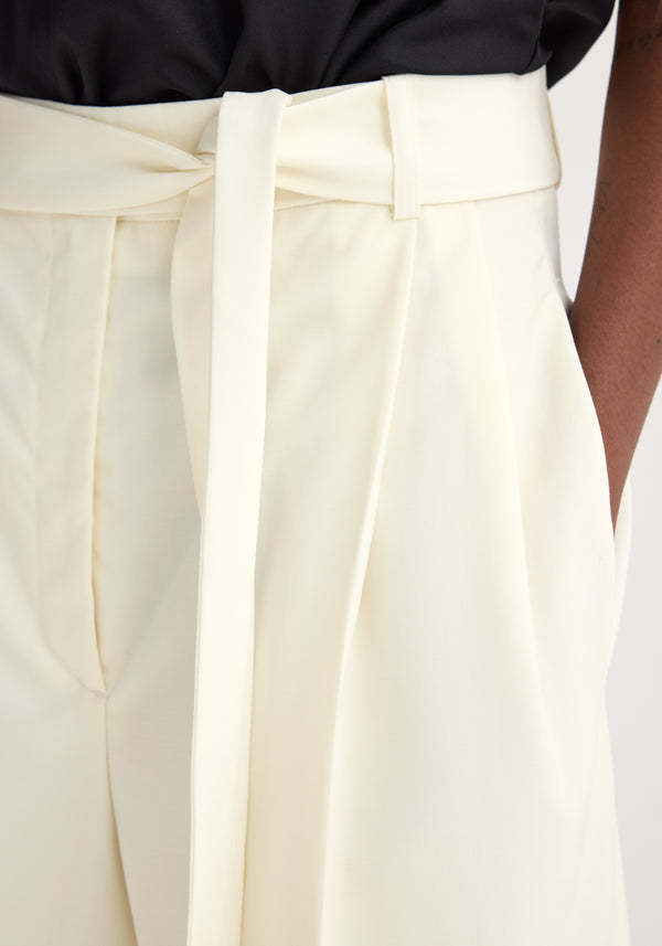 Róhe Tailored Belted Shorts | Off White