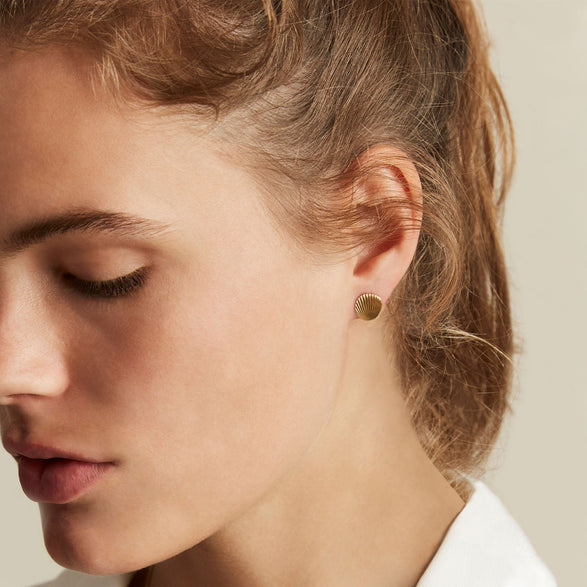 Rosefield Shell Studs Goudkleurig