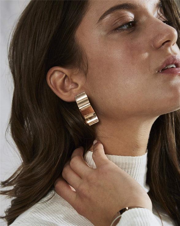 Rosefield Wave Charm Earring