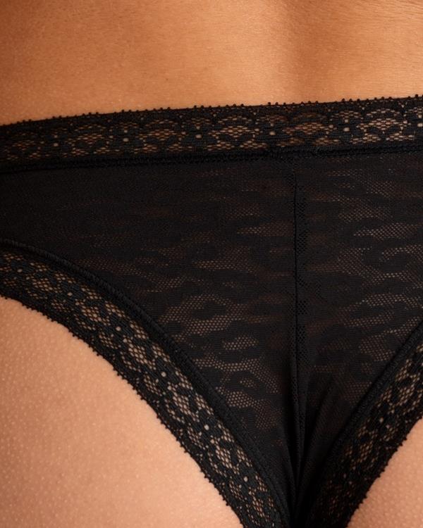 Sam Friday Chloe Brazil Black