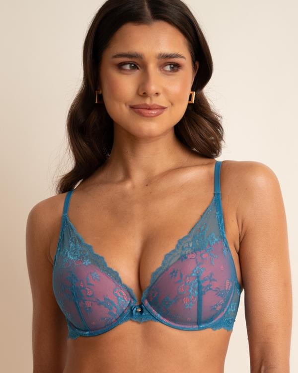 sam friday Demi Aqua