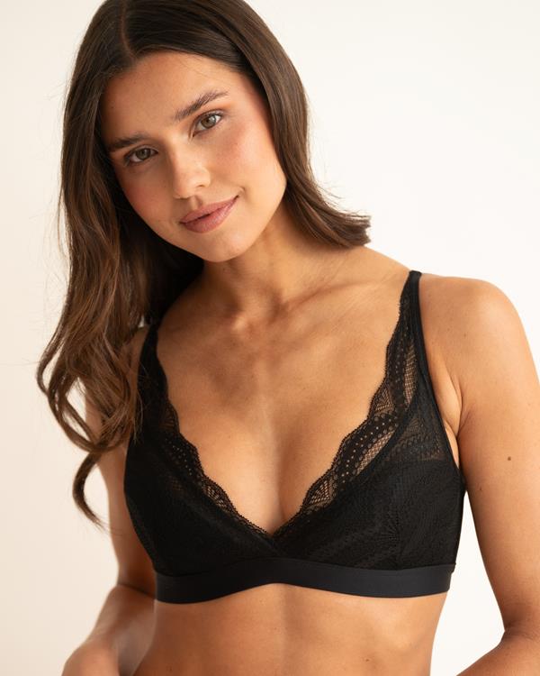 sam friday Ivy Black