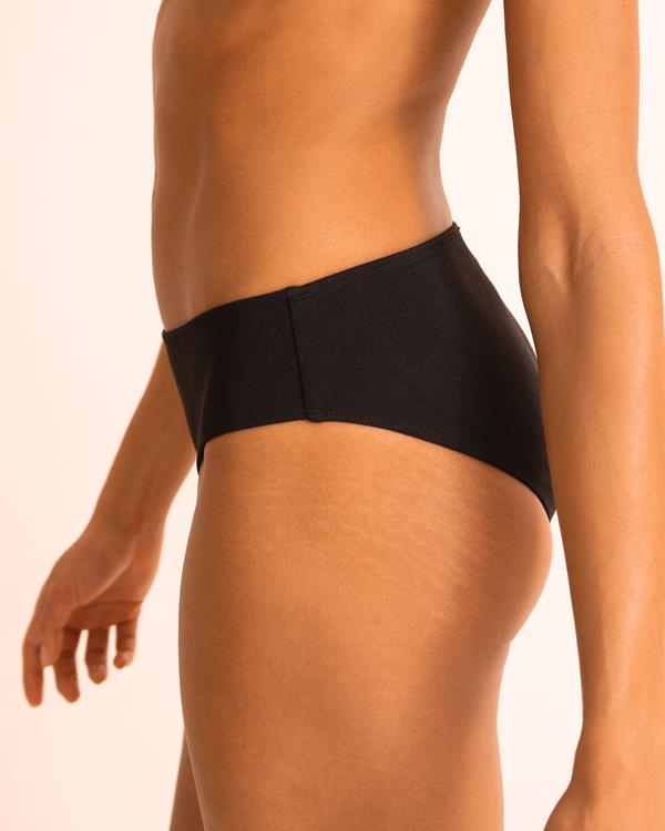 Sam Friday Rosa Black