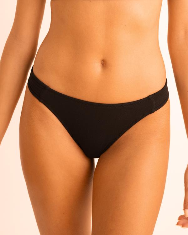 sam friday Saga Black