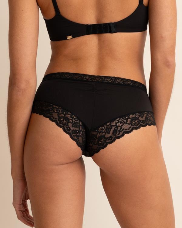 Sam Friday Stevie Black