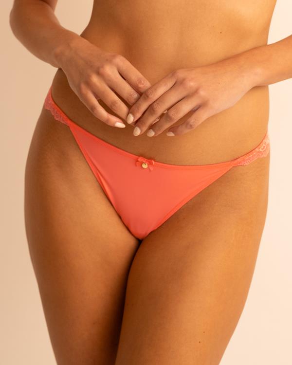 sam friday Tia Coral