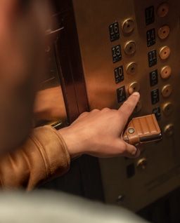 Secrid Description - Miniwallet Emboss Lines Cognac