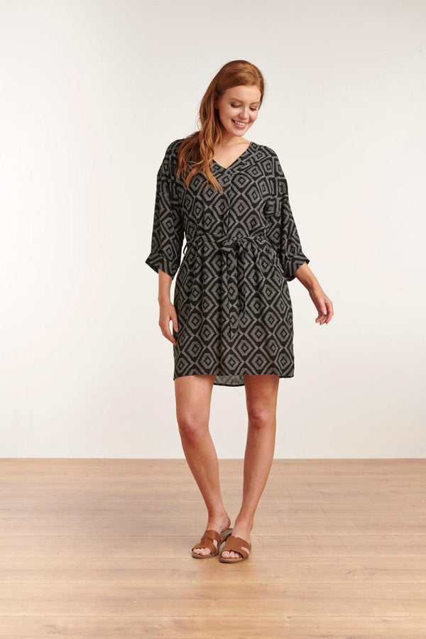 smashed lemon 23012 Marscha Jurk Losvallen Met Driekwart Mouw | Black-White