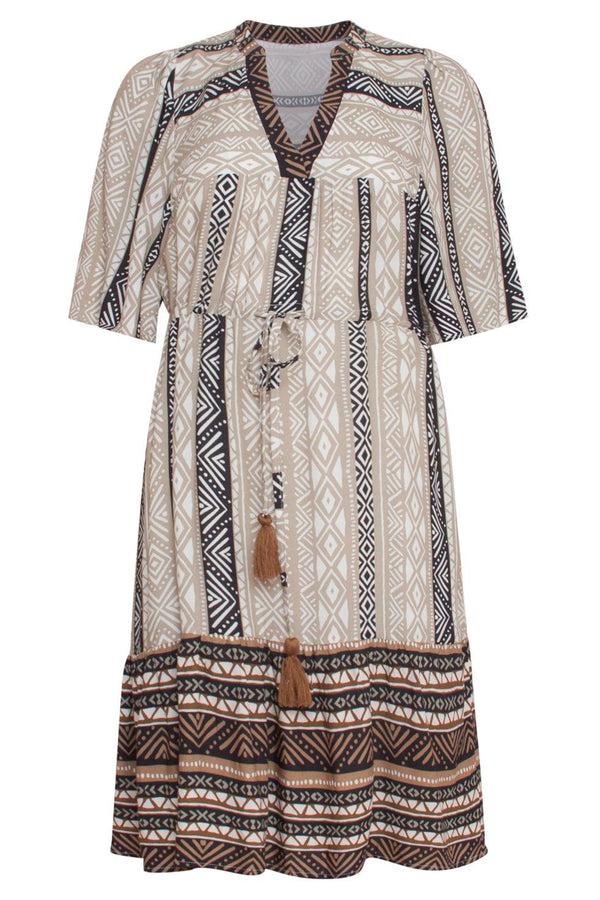 Smashed Lemon 23342 Zomerjurk Met Grafische Printbeige// 100% Rayon Ecovero | Sand-Black White