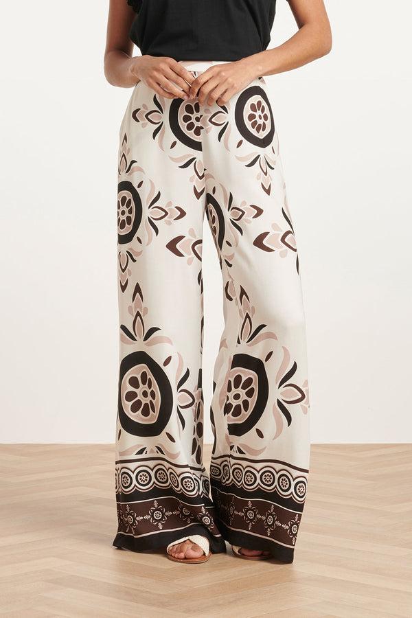 Smashed Lemon 24056 Lang Flowy Broek Met Ornamentprint | White-Sand