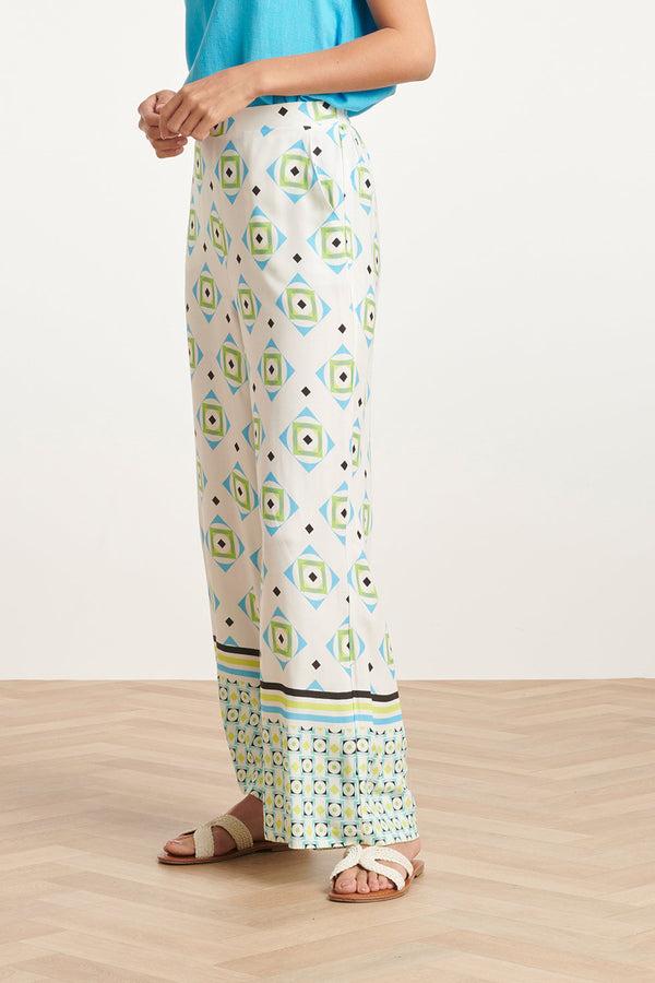 Smashed Lemon 24070 Lange Flowy Zomerbroek Met Grafische Print | White-Multicolour