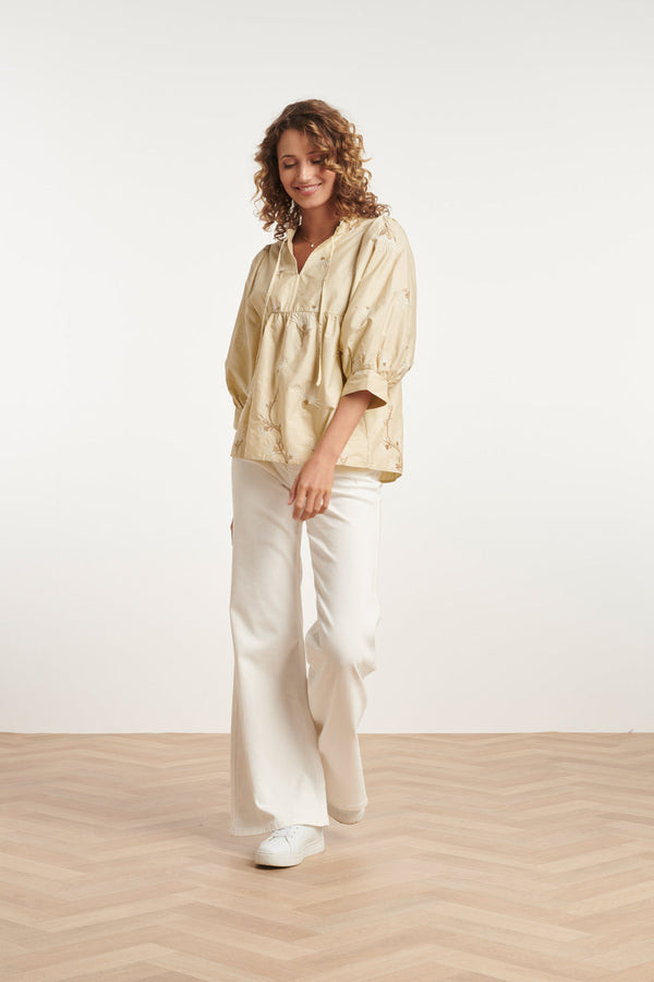 Smashed Lemon 24080 Geborduurde Top Met Neutraal Paisley Design | Sand-Offwhite