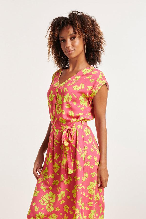 Smashed Lemon 24371 Dames Fuchsia Jurk Met Allover Lime Bloemenprint | Lime-Pink