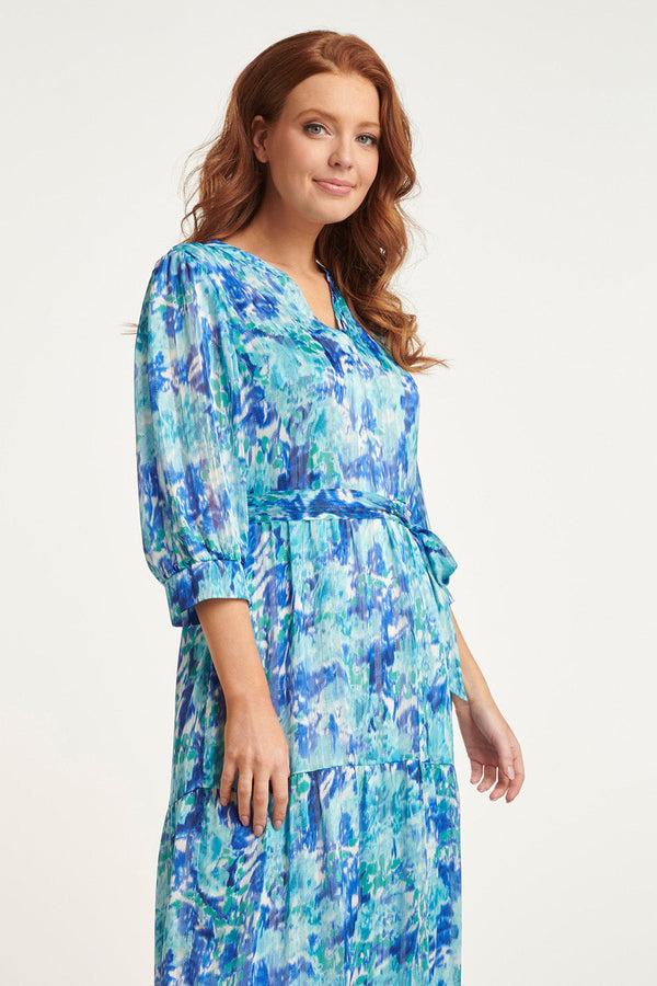 Smashed Lemon 24408 Satijnen Maxi Jurk Met Abstracte Print3/4 Mouwen | White-Cobalt Blue