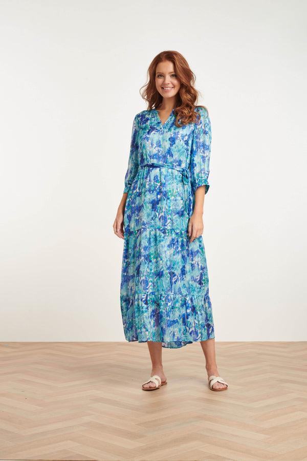 smashed lemon 24408 Satijnen Maxi Jurk Met Abstracte Print3/4 Mouwen | White-Cobalt Blue