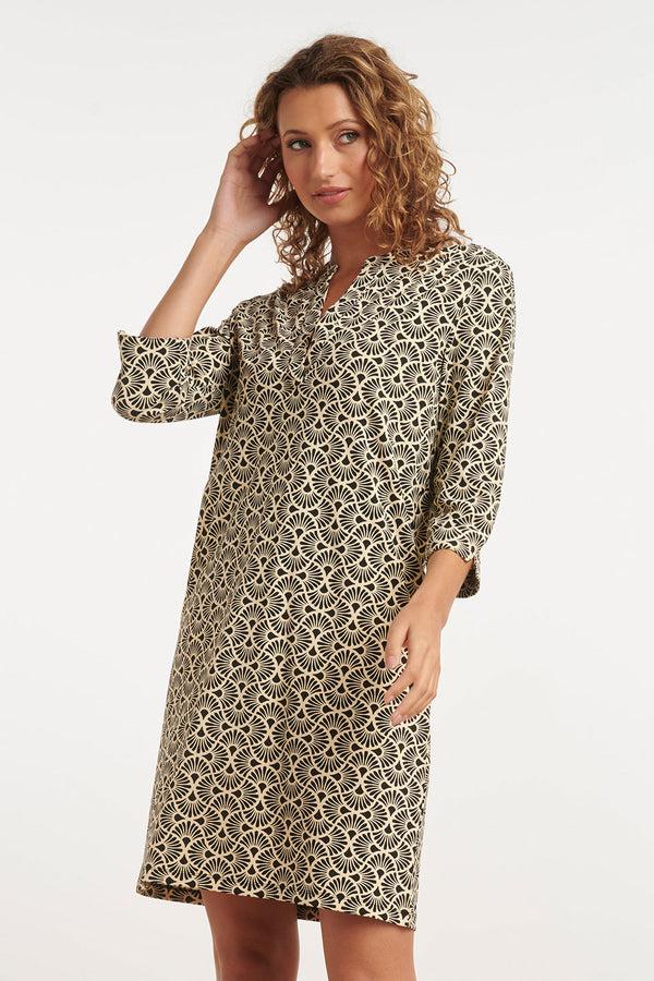 smashed lemon 24710 Fitted Grafische Bloemenprint Travel Kwaliteit Jurk | Sand-Black