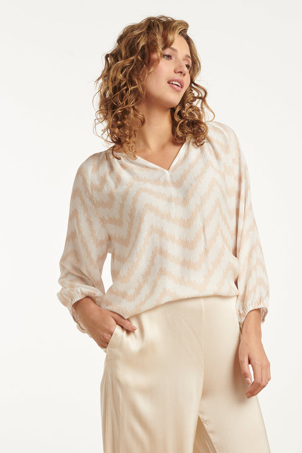 Smashed Lemon 25013 Zachtevloeiende 3/4 Mouw Top Met Zigzag Print | Sand-Off White
