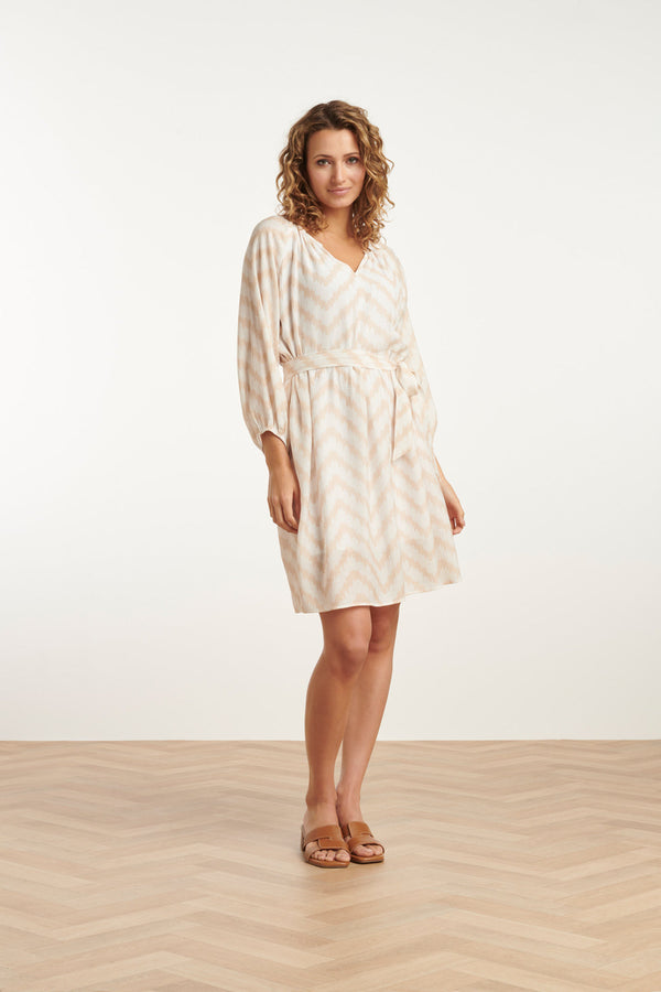Smashed Lemon 25014 Zachtevloeiende 3/4 Mouw Jurk Met Zigzag Print | Sand-Off White