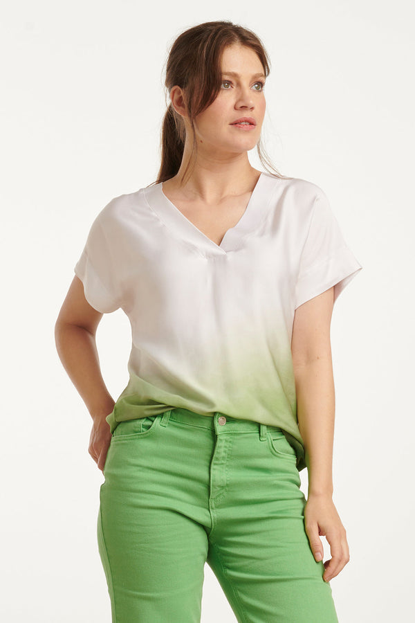 Smashed Lemon 25023 Loose Fit V-Paneel Top Met Ombre Print | Off White-Light Green
