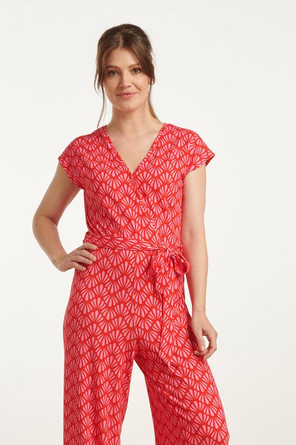 Smashed Lemon 25039 V-Vormige Jumpsuit Met Overlappende Halslijnschelpprint | Red-Pink