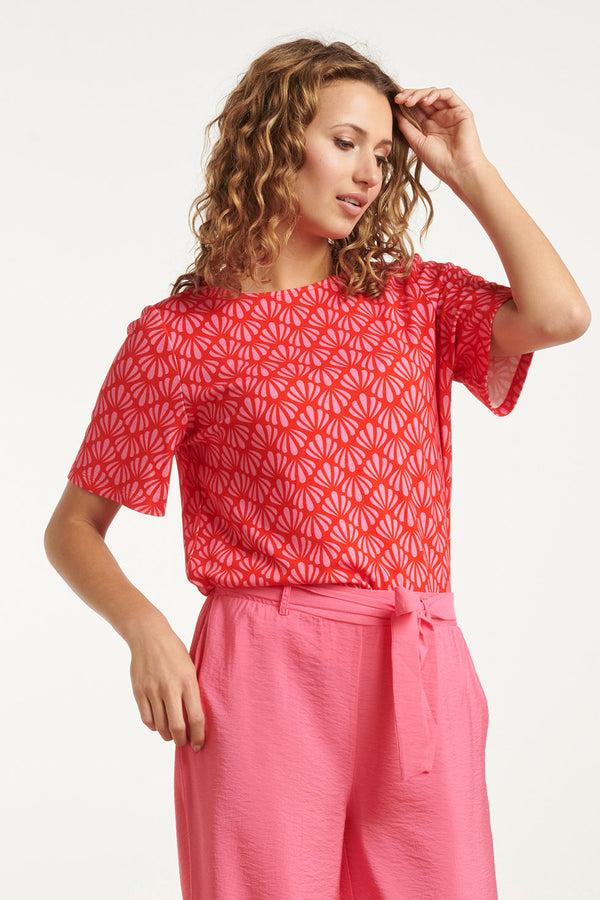 Smashed Lemon 25040 Stretchy Rondhals Top Met Schelpprint | Red-Pink
